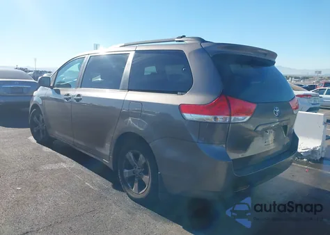 2011 Toyota Sienna Le V6 from USA, damaged, VIN 5TDKK3DC4BS165770